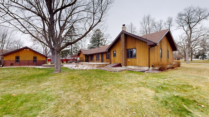 911 Willmar Ave SW, Willmar, MN 56201