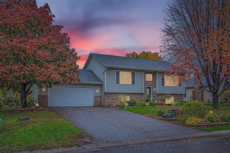 994 Oday St S, Maplewood, MN 55119