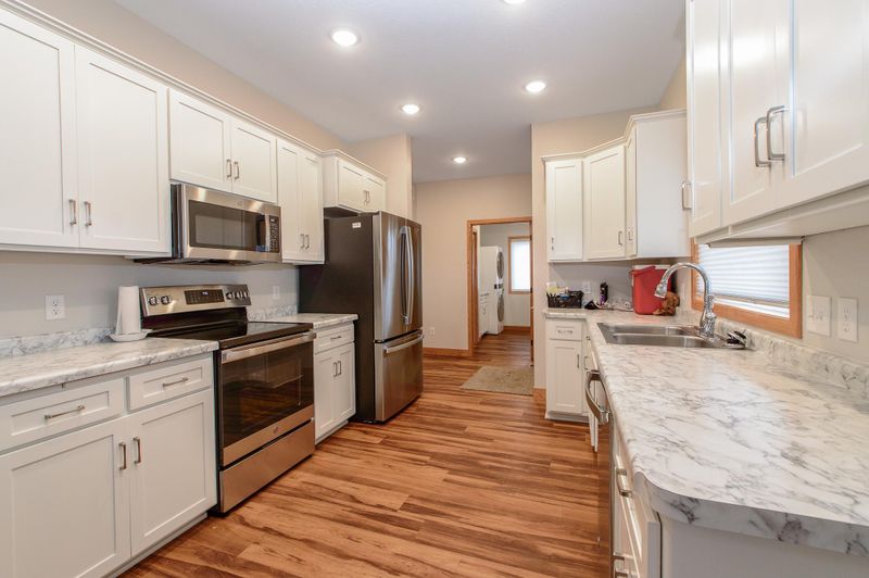 624 Riverside Dr NE, Saint Cloud, MN 56304