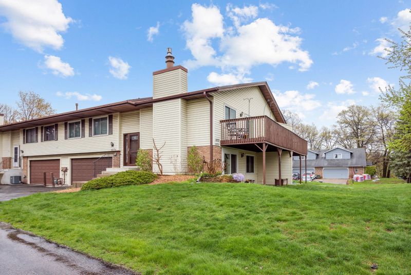 1071 Amble Dr, Shoreview, MN 55126