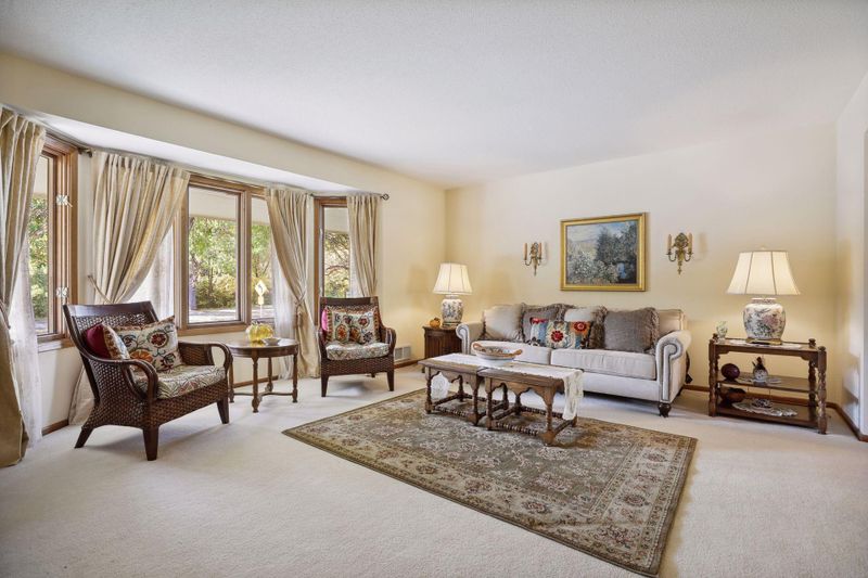 5600 Valley Ln, Edina, MN 55439