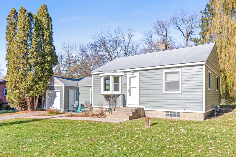 1820 Victoria Cir, Victoria, MN 55386