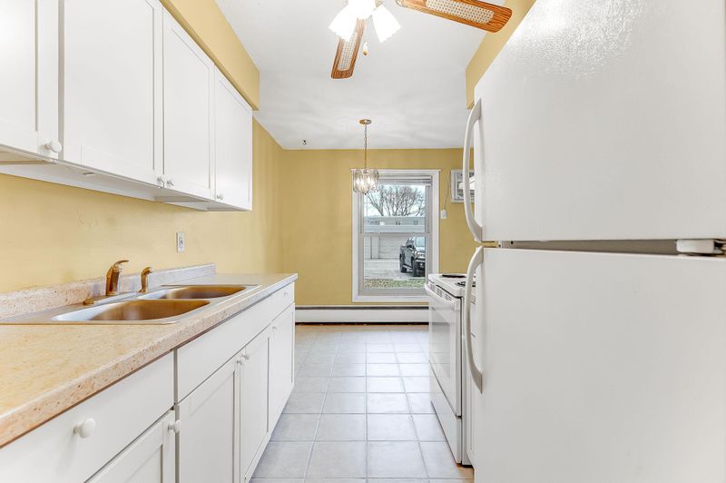 819 11th Ave S #4, Hopkins, MN 55343