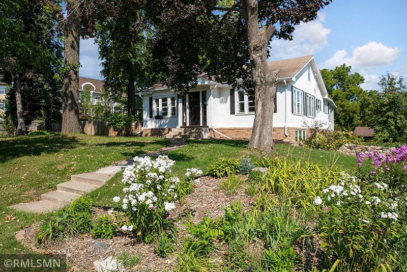 446 6th St NW, New Brighton, MN 55112