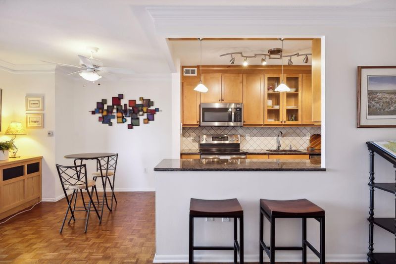 400 Groveland Ave #911, Minneapolis, MN 55403