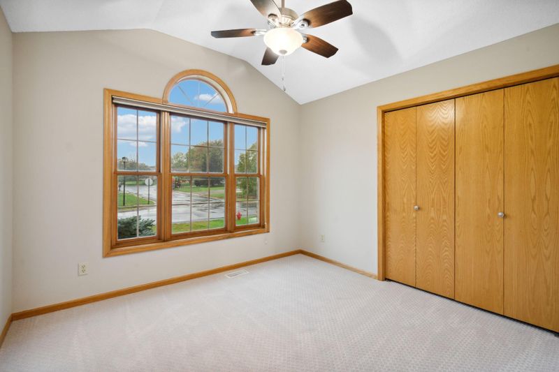 6616 Clearwater Creek Dr, Hugo, MN 55038