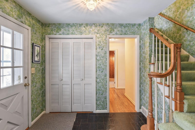 135 Chevy Chase Dr, Orono, MN 55391