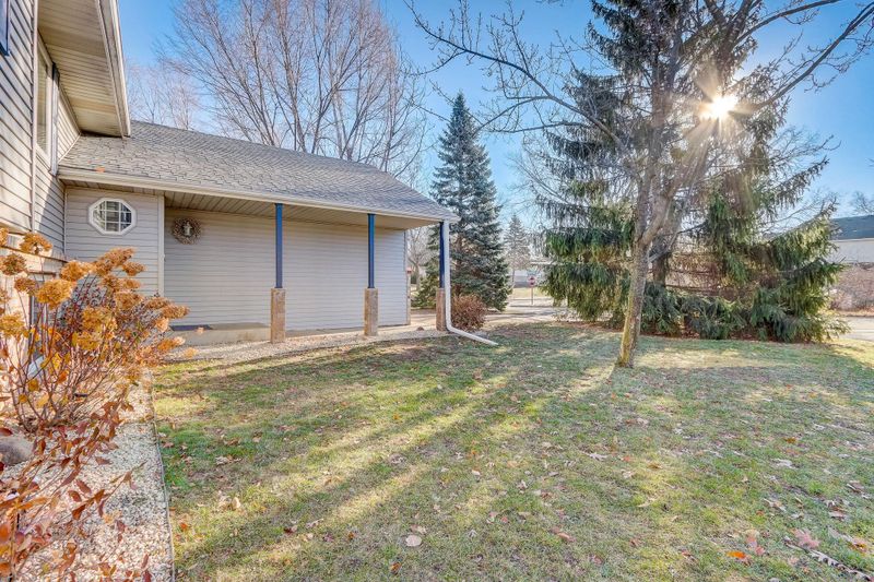 3812 Granada Pz, Oakdale, MN 55128