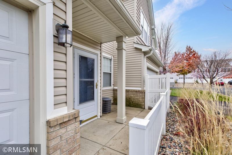 1512 Liberty Cir, Shakopee, MN 55379