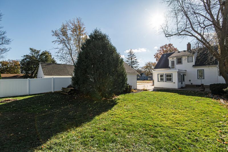 825 9th St NW, Rochester, MN 55901
