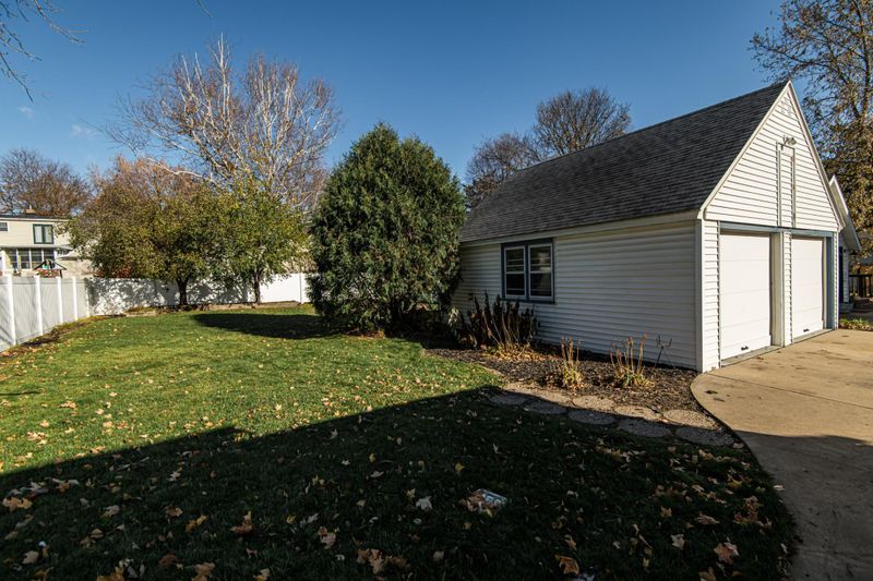 825 9th St NW, Rochester, MN 55901