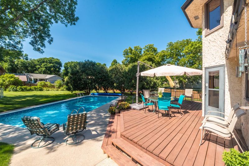 17229 Round Lake Rd, Eden Prairie, MN 55346