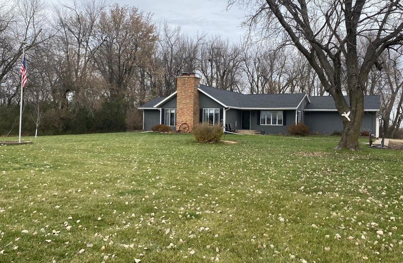 30284 200th St, Worthington, MN 56187