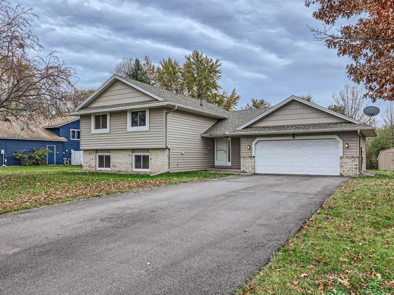 1325 79th Ave N, Brooklyn Park, MN 55444