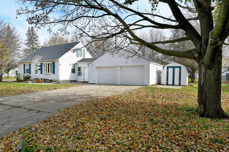 1005 Grandview Ave, Owatonna, MN 55060
