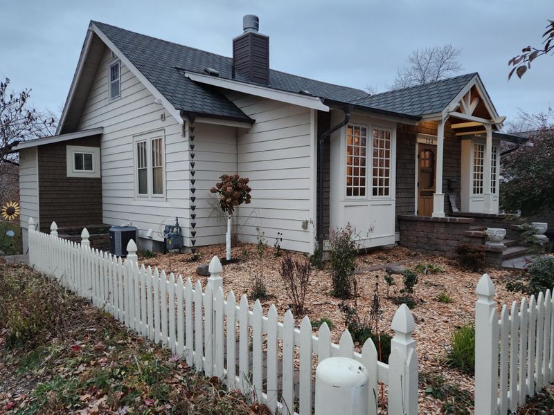 224 3rd St, Excelsior, MN 55331