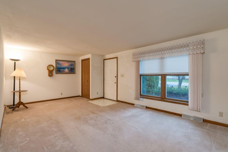 380 W Bert St, Lake Crystal, MN 56055