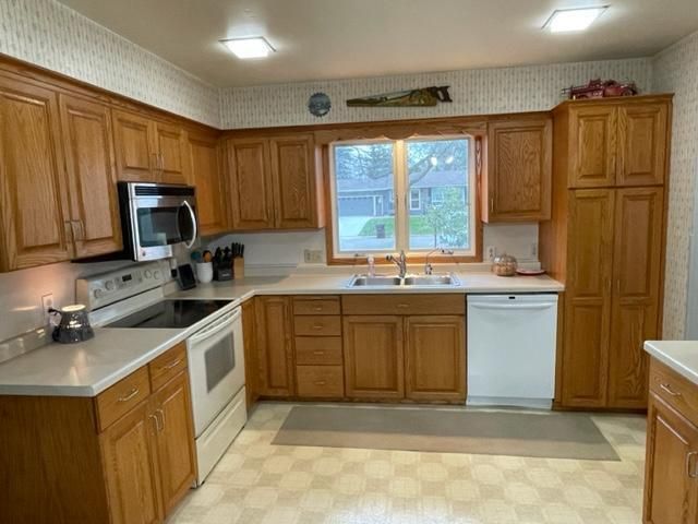303 3rd St N, Rose Creek, MN 55970