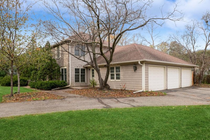 18000 Berry Ln, Wayzata, MN 55391