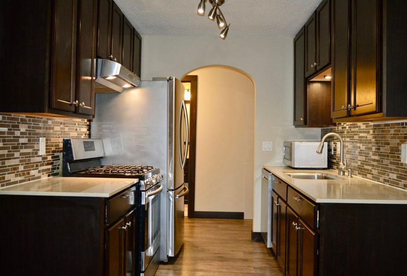 7340 York Ave S #107, Edina, MN 55435