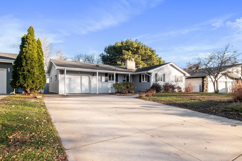 5614 Twin Lake Ter N, Crystal, MN 55429