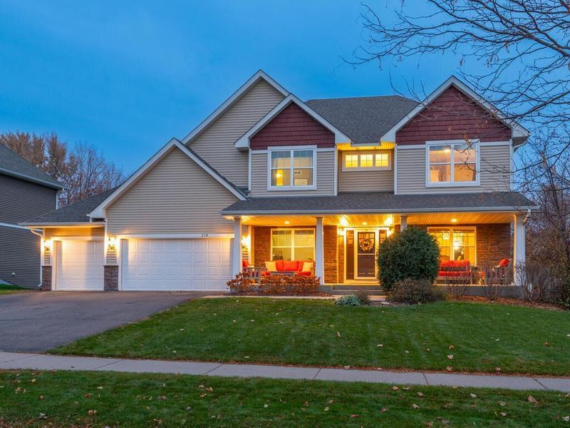 230 Liberty Heights Dr, Chaska, MN 55318