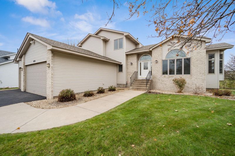 8770 Queens Gardens, Brooklyn Park, MN 55443