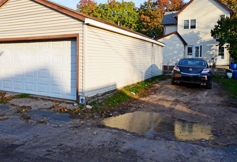 752 Rose Ave E, Saint Paul, MN 55106