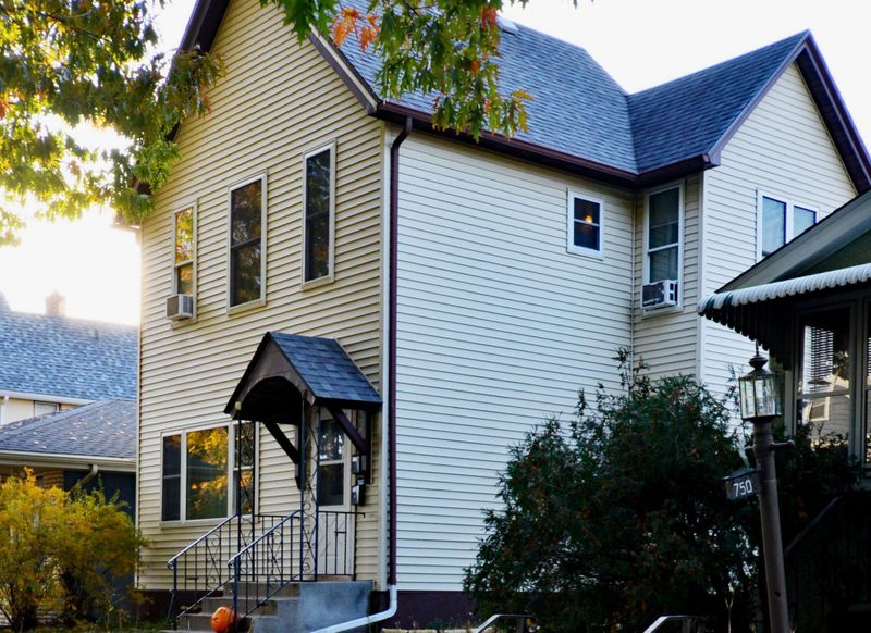 752 Rose Ave E, Saint Paul, MN 55106