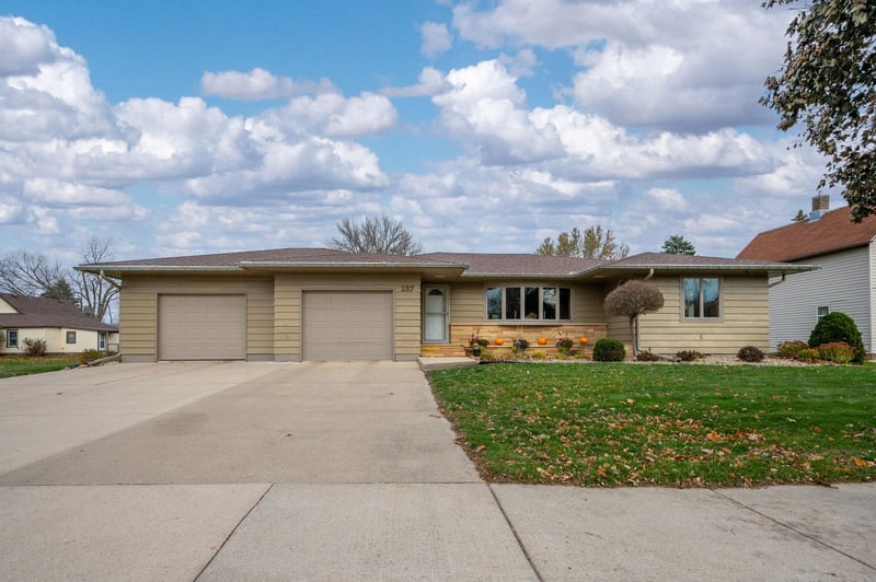 137 1st Ave SW, Winnebago, MN 56098