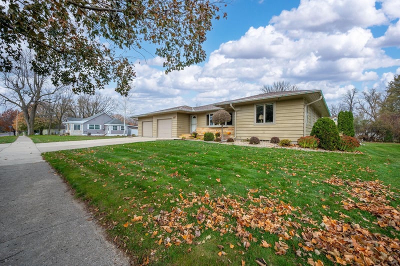 137 1st Ave SW, Winnebago, MN 56098
