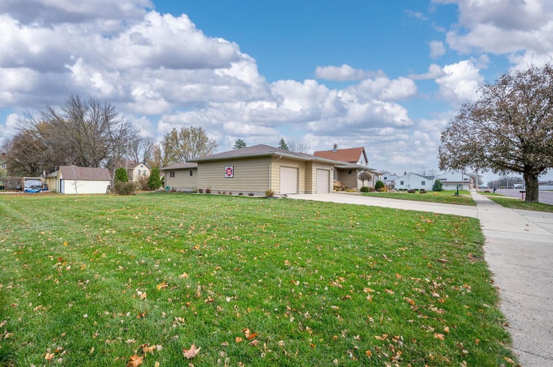 137 1st Ave SW, Winnebago, MN 56098