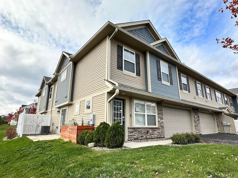 9921 5th Street Ln N, Lake Elmo, MN 55042