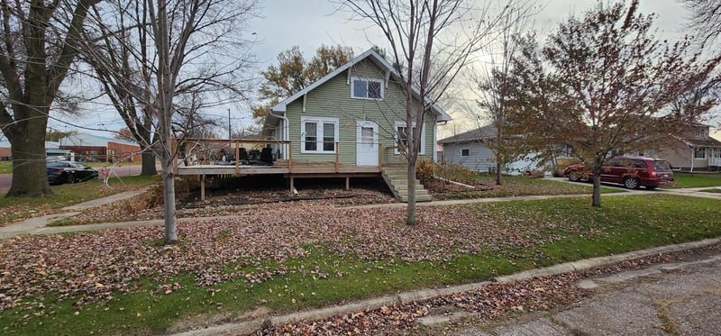 302 W Hammond St, Lewisville, MN 56060