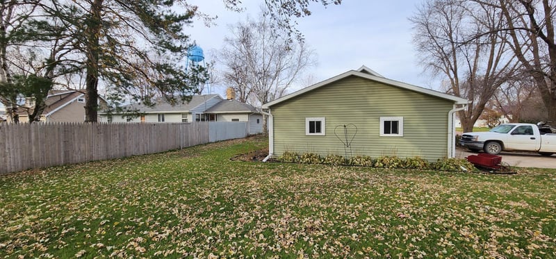 302 W Hammond St, Lewisville, MN 56060