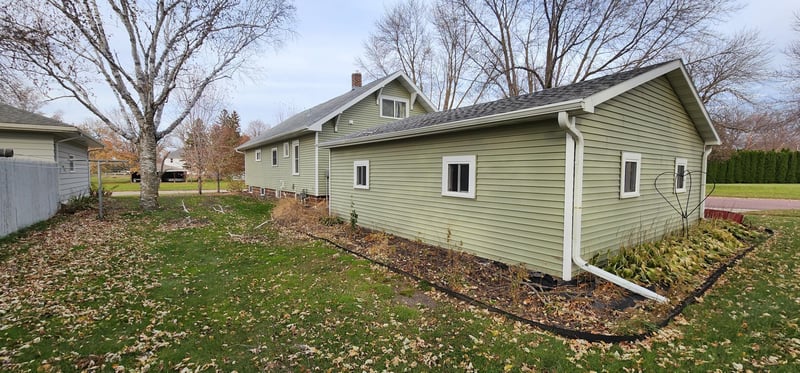 302 W Hammond St, Lewisville, MN 56060