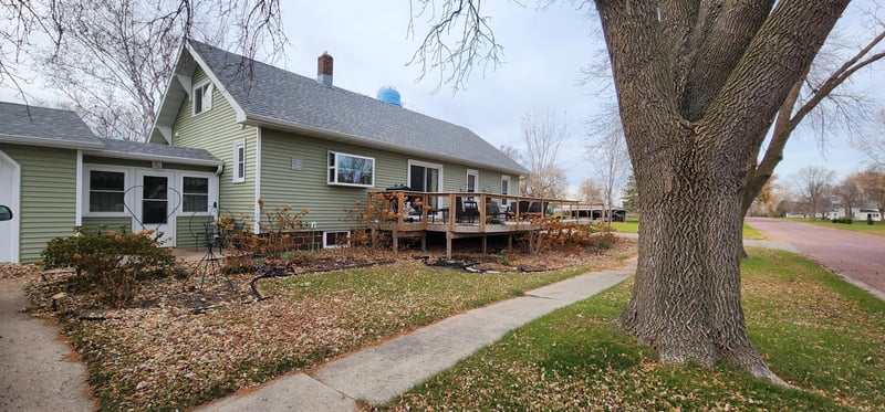 302 W Hammond St, Lewisville, MN 56060