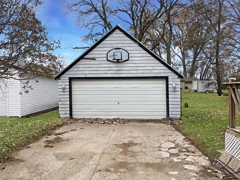 1906 25th St, Slayton, MN 56172