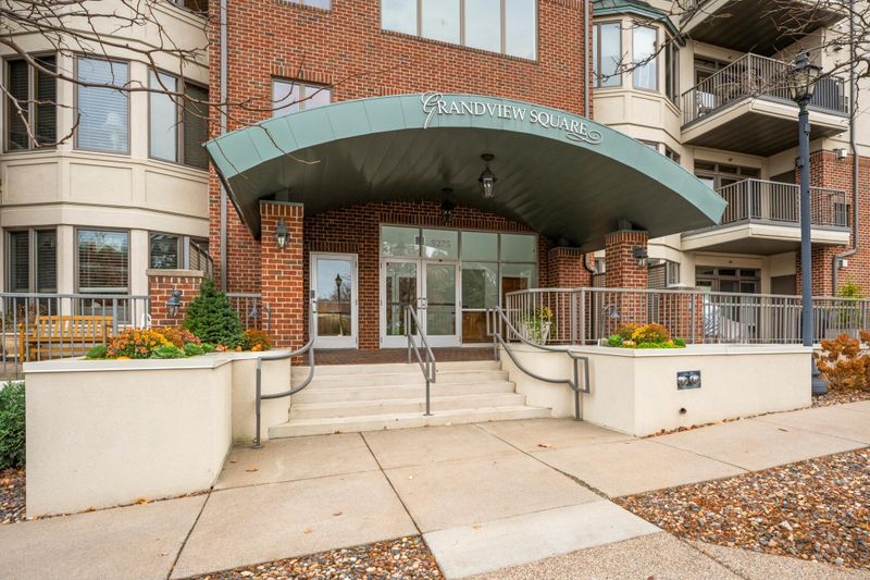 5275 Grandview Sq #3203, Edina, MN 55436
