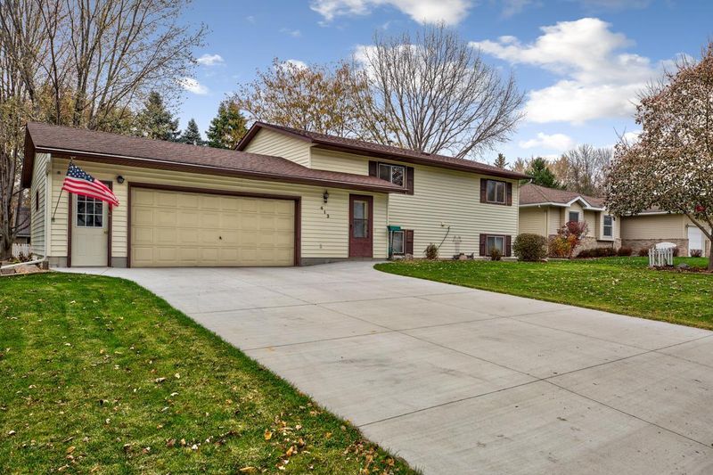413 17th Ave NE, Waseca, MN 56093
