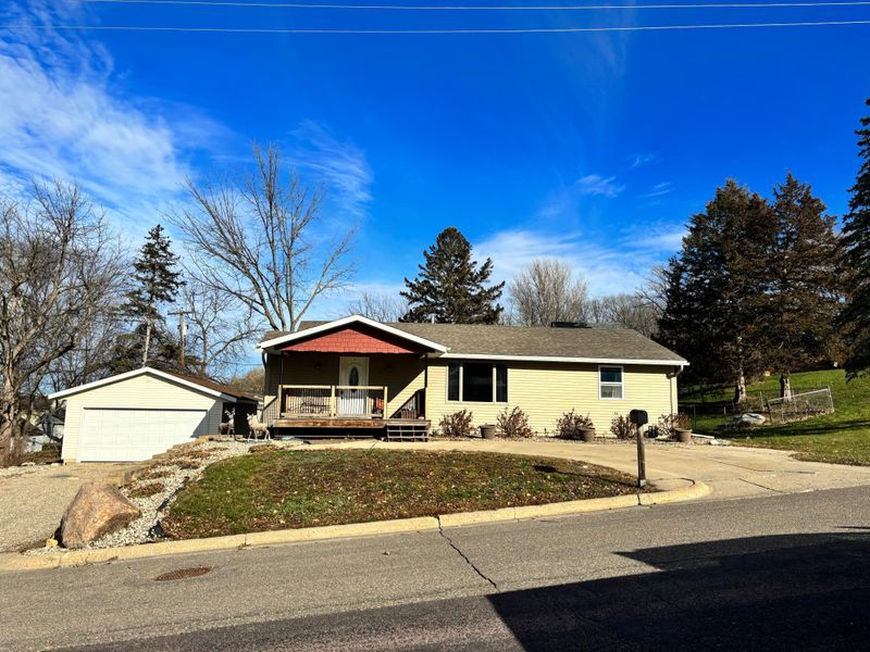 221 Church St, Le Sueur, MN 56058