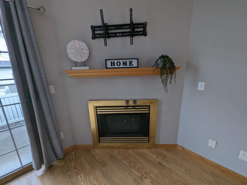8347 Kimball Dr, Eden Prairie, MN 55347