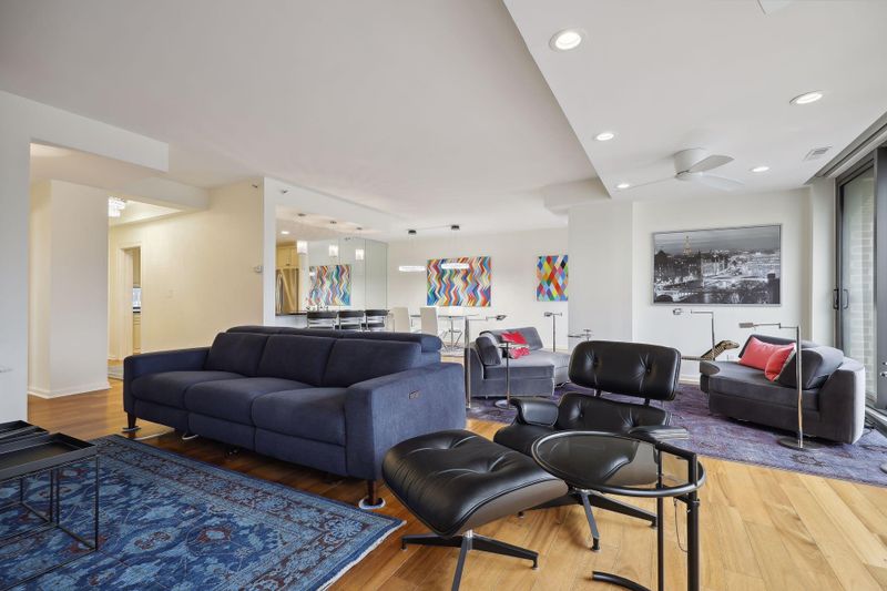 1201 Yale Pl #1307, Minneapolis, MN 55403