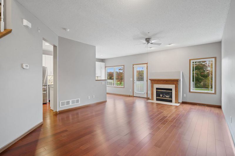 2785 Spy Glass Dr, Chaska, MN 55318