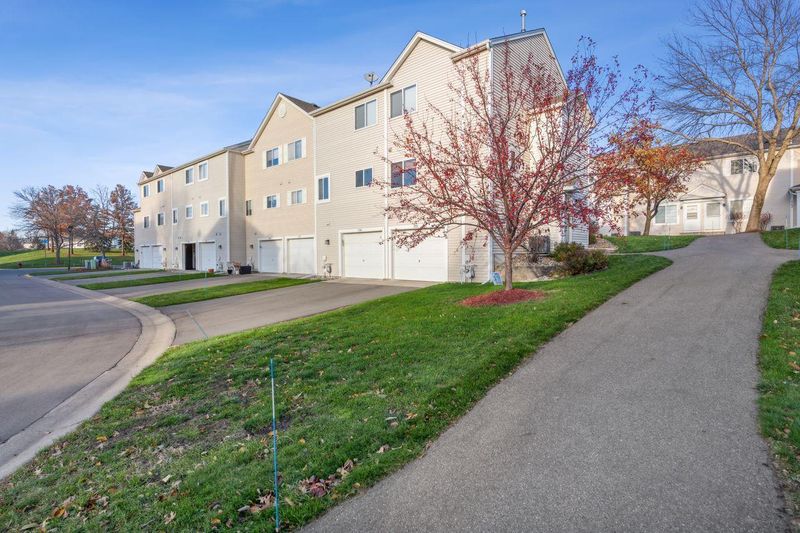13139 Murdock Ter, Eden Prairie, MN 55347