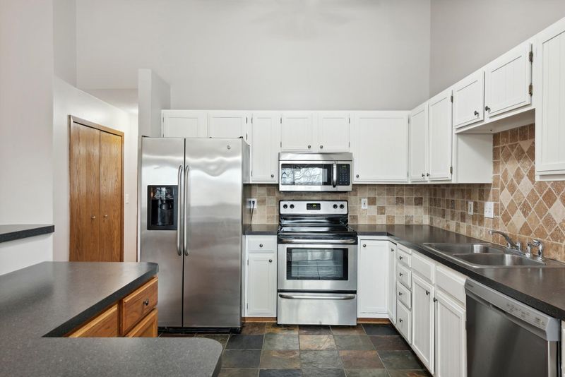 6141 Creek View Trl, Minnetonka, MN 55345