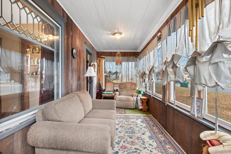 706 Ashland St S, Cambridge, MN 55008