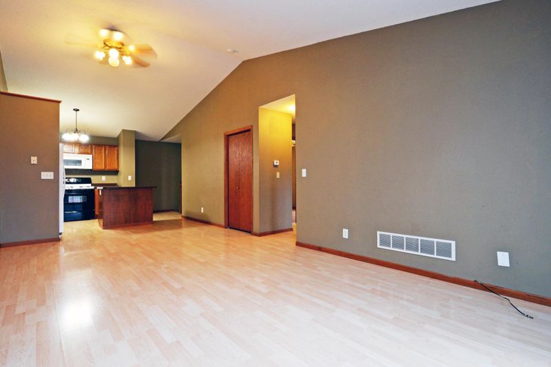 305 Cari Park Ln, Hastings, MN 55033