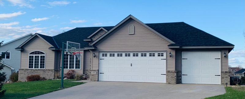 703 Heritage Trl NE, New Prague, MN 56071