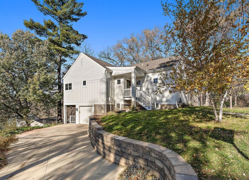 606 Glenbrook Ave N, Oakdale, MN 55128